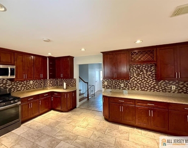 44 Drake Road - Photo Thumbnail 5