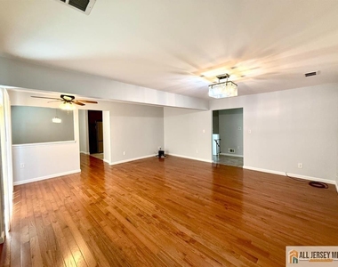 44 Drake Road - Photo Thumbnail 11