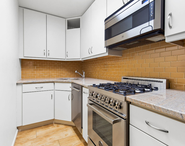 186 W 80th Street - Photo Thumbnail 6