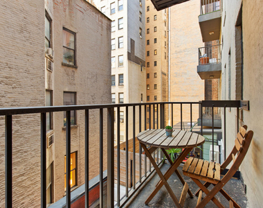 186 W 80th Street - Photo Thumbnail 4