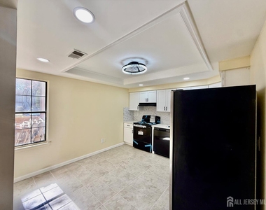 1502 Bromley Estates - Photo Thumbnail 3