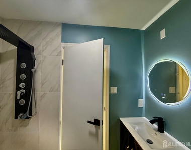 1502 Bromley Estates - Photo Thumbnail 6