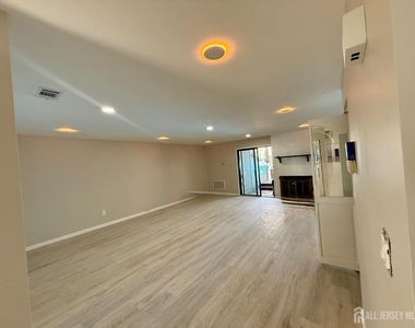 1502 Bromley Estates - Photo Thumbnail 2