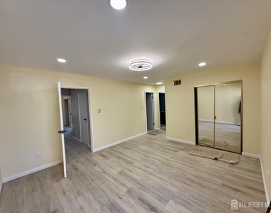 1502 Bromley Estates - Photo Thumbnail 10