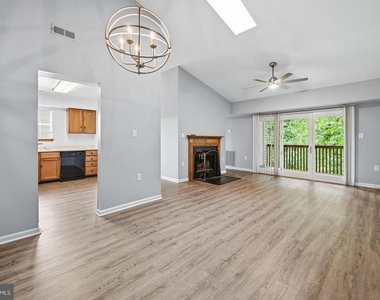 8909 Sugarwood Lane - Photo Thumbnail 4