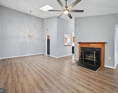 8909 Sugarwood Lane - Photo Thumbnail 5
