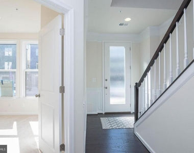 4931 Trail Vista Lane - Photo Thumbnail 3