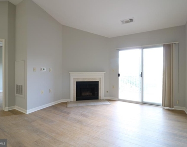 2204 Westcourt Lane - Photo Thumbnail 6