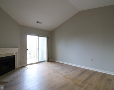 2204 Westcourt Lane - Photo Thumbnail 7