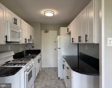 6641 E Wakefield Drive - Photo Thumbnail 9