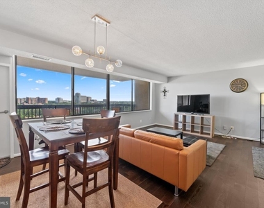 3713 S George Mason Drive - Photo Thumbnail 4