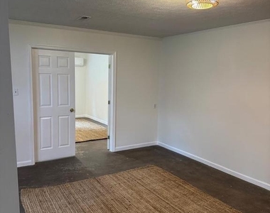 3548 N Frederick Pike - Photo Thumbnail 7
