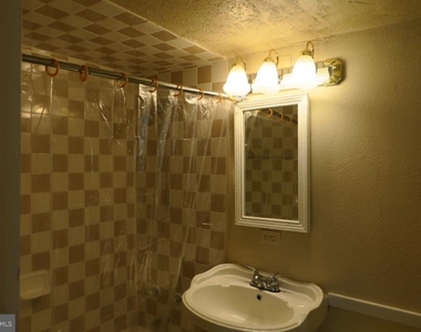 5801 Quantrell Avenue - Photo Thumbnail 11