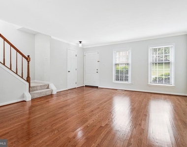 208 Ellsworth Street - Photo Thumbnail 4