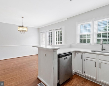 208 Ellsworth Street - Photo Thumbnail 10