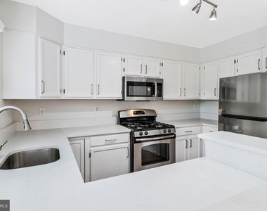 208 Ellsworth Street - Photo Thumbnail 8