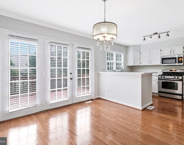 208 Ellsworth Street - Photo Thumbnail 6