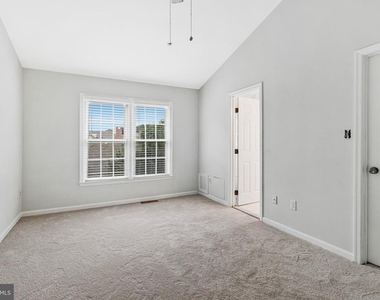 208 Ellsworth Street - Photo Thumbnail 15