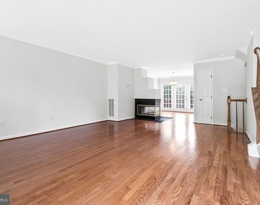 208 Ellsworth Street - Photo Thumbnail 3