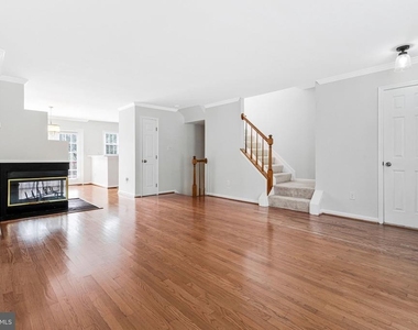 208 Ellsworth Street - Photo Thumbnail 2