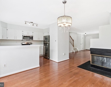 208 Ellsworth Street - Photo Thumbnail 7
