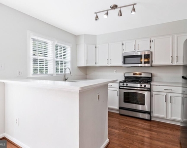 208 Ellsworth Street - Photo Thumbnail 9
