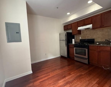 118 S 12th Street - Photo Thumbnail 4