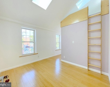 748 Catharine Street - Photo Thumbnail 7