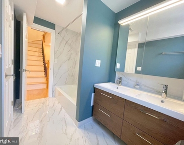 748 Catharine Street - Photo Thumbnail 3