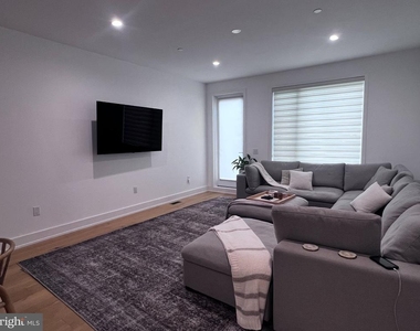 1748 N Hope Street - Photo Thumbnail 7