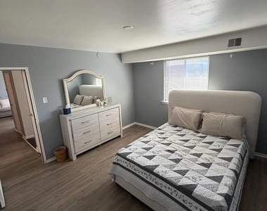 9921-00 Bustleton Avenue - Photo Thumbnail 12