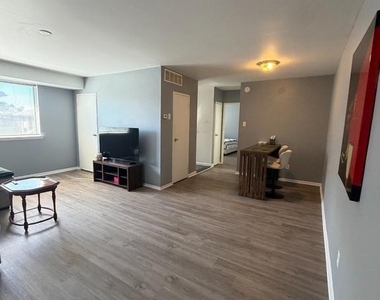 9921-00 Bustleton Avenue - Photo Thumbnail 3