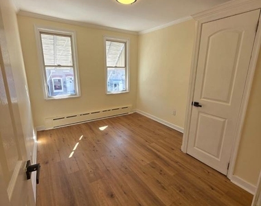 1137 Buttonwood Street - Photo Thumbnail 10