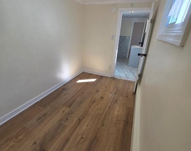 1137 Buttonwood Street - Photo Thumbnail 16