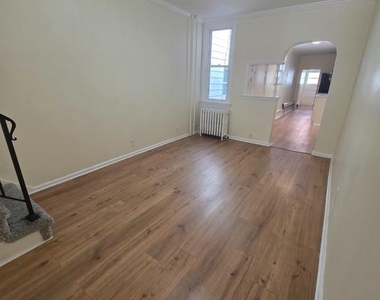1137 Buttonwood Street - Photo Thumbnail 2