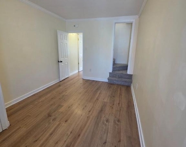 1137 Buttonwood Street - Photo Thumbnail 12