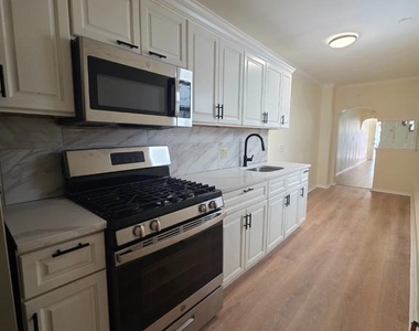 1137 Buttonwood Street - Photo Thumbnail 6