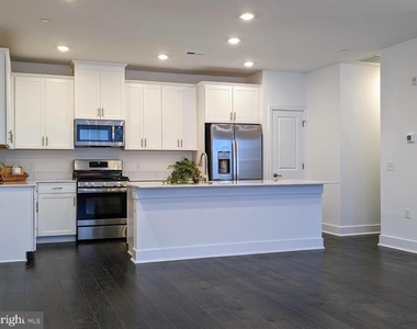 263 Aaron Truehart Way - Photo Thumbnail 3