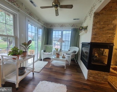 8 White Stone Court - Photo Thumbnail 2