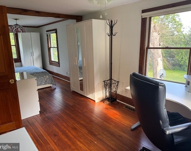 308 W Pages Lane - Photo Thumbnail 8
