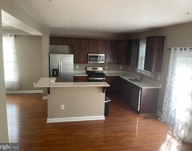9012 Chestnut Avenue - Photo Thumbnail 8