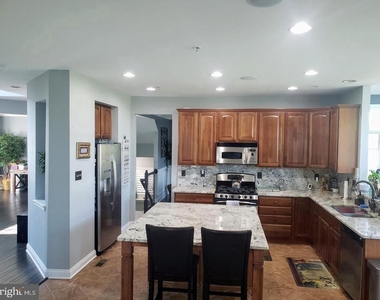 8005 Grayden Lane - Photo Thumbnail 3