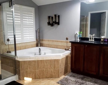 8005 Grayden Lane - Photo Thumbnail 14
