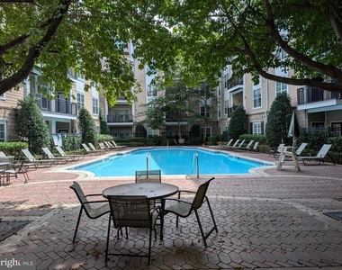 501 Hungerford Drive - Photo Thumbnail 12