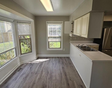6089 Flagstone Court - Photo Thumbnail 5
