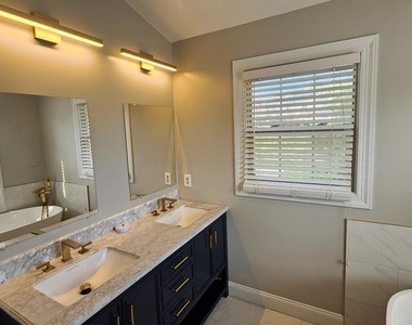 6089 Flagstone Court - Photo Thumbnail 15