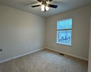 709 Compass Way - Photo Thumbnail 6