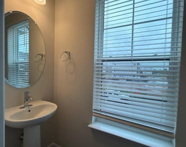 709 Compass Way - Photo Thumbnail 8