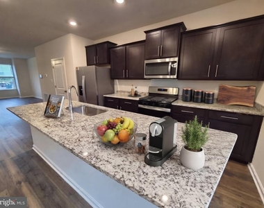 709 Compass Way - Photo Thumbnail 10