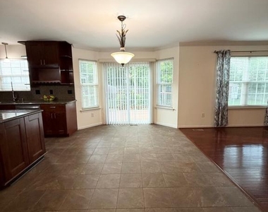 2608 Capital Court - Photo Thumbnail 20